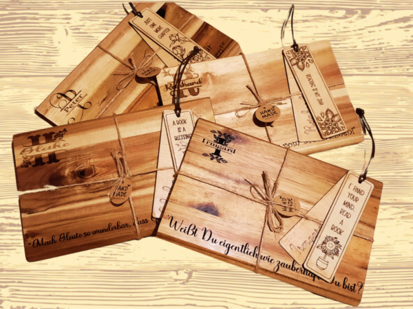 Brettchen , Einzigartiges Frühstücksbrett-Set: Personalisiertes Holzbrett mit Gratis-Lesezeichen ,lesezeichen frühstücksbrett als geschenk